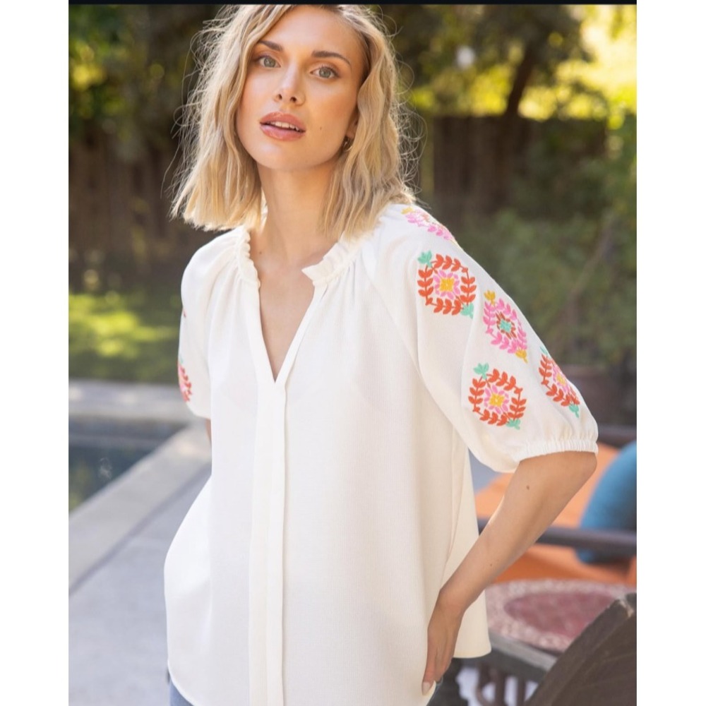 VOY White Embroidered Raglan Sleeve Top Waffle Knit‎ Split Neck NWT Small NWT